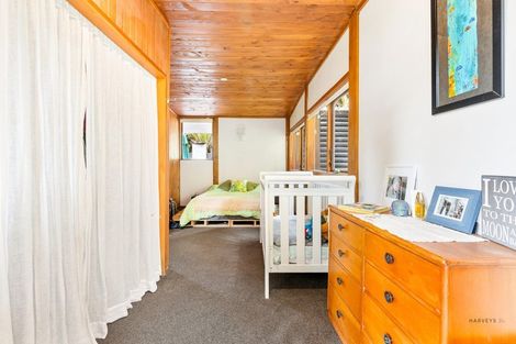 Photo of property in 24 Mahoe Road, Titirangi, Auckland, 0604