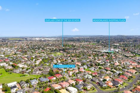 Photo of property in 15 Tumbridge Place, Somerville, Auckland, 2014