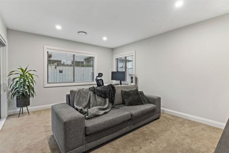 Photo of property in 33 Te Oneroa Way, Long Bay, Auckland, 0630