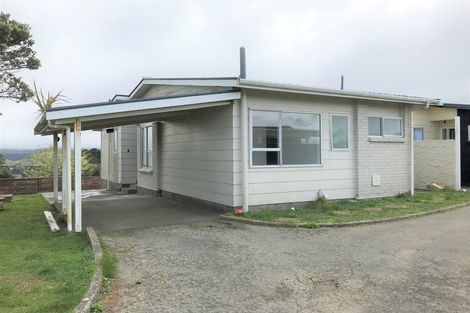 Photo of property in 15a Bayswater Place, Newlands, Wellington, 6037