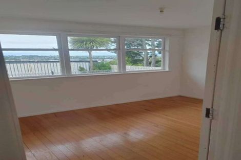 Photo of property in 605 Glenfield Road, Totara Vale, Auckland, 0629