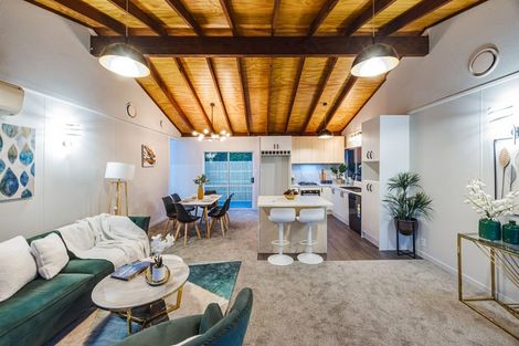 Photo of property in 4/89a Royal Road, Massey, Auckland, 0614