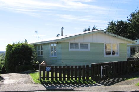 Photo of property in 15 Beverley Grove, Paparangi, Wellington, 6037