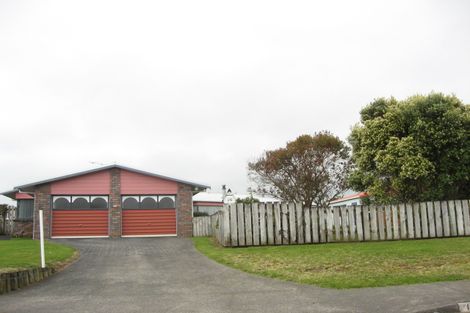 Photo of property in 16 Hussey Street, Oakura, 4314