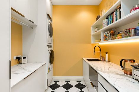 Photo of property in 2 Maida Vale Road, Roseneath, Wellington, 6011