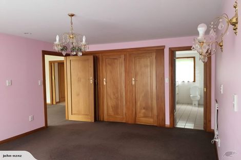 Photo of property in 74 Straven Road, Fendalton, Christchurch, 8014