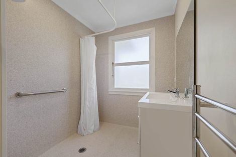 Photo of property in 223 Huatoki Street, Upper Vogeltown, New Plymouth, 4310