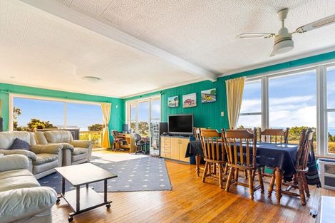 Photo of property in 22 Arapito Road, Titirangi, Auckland, 0604