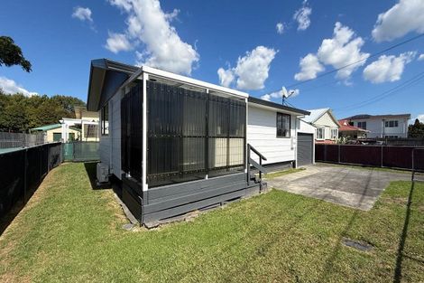 Photo of property in 2/23 Station Road, Takanini, 2112