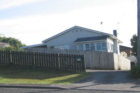 Photo of property in 2/174 Chivalry Road, Glenfield, Auckland, 0629