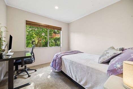 Photo of property in 2/8 Tallington Crescent, Torbay, Auckland, 0630