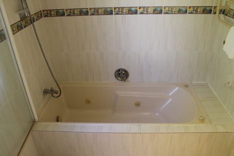 Photo of property in 20 Greenridge Court, Glenfield, Auckland, 0629