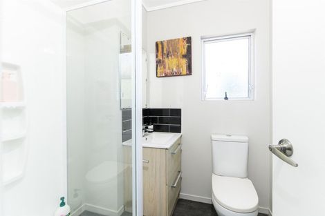 Photo of property in 112 Lincoln Park Avenue, Massey, Auckland, 0614