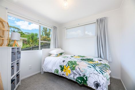 Photo of property in 100 Awaroa Road, Sunnyvale, Auckland, 0612