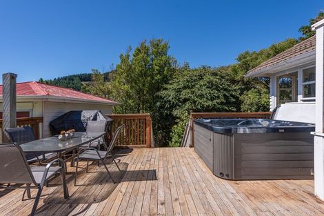 Photo of property in 18 Coates Street, Tawa, Wellington, 5028