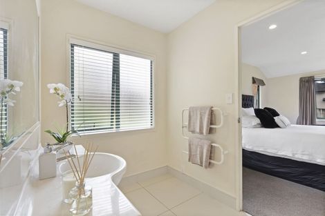 Photo of property in 2/60 Arran Road, Browns Bay, Auckland, 0630