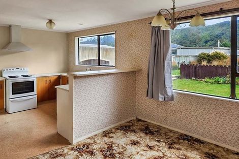 Photo of property in 343 Wellington Road, Wainuiomata, Lower Hutt, 5014