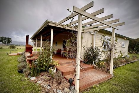 Photo of property in 587 Gladstone Road, Gladstone, Carterton, 5792