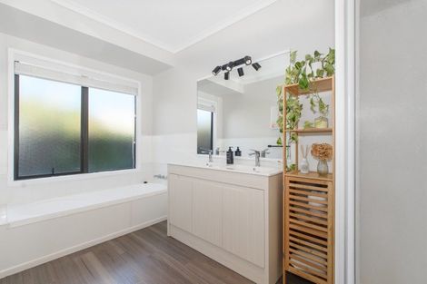 Photo of property in 17 Andalusian Place, Papamoa Beach, Papamoa, 3118