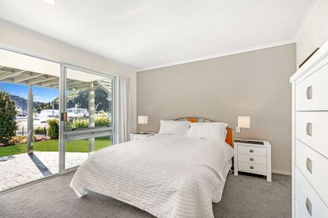 Photo of property in 39 Waikawa Road, Picton, 7220