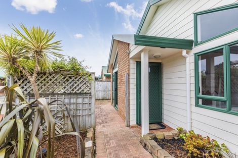 Photo of property in Miramar Villas, 2/3 Byron Street, Miramar, Wellington, 6022