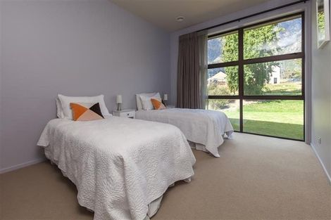 Photo of property in 10 Jackby Court, Jacks Point, Queenstown, 9371