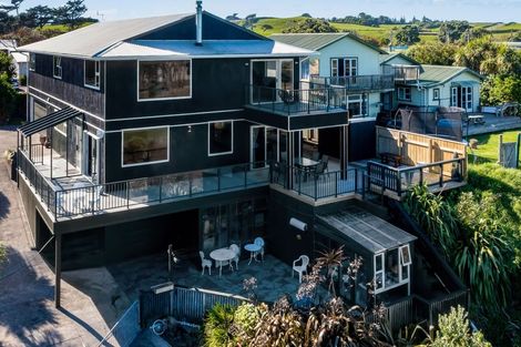 Photo of property in 48 Kawei Road, Ohawe, Hawera, 4671