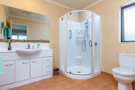 Photo of property in 64 Matakohe Road East, Matakohe, 0593