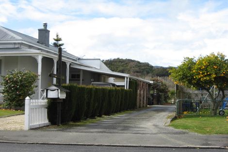 Photo of property in 146 Commercial Street, Takaka, 7110