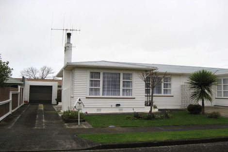 Photo of property in 1 Karaka Crescent, Levin, 5510