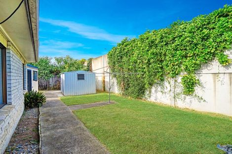 Photo of property in 2/21 Gloaming Place, Conifer Grove, Takanini, 2112