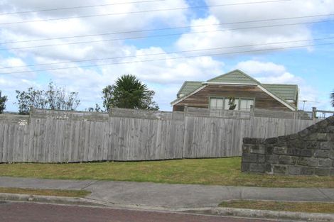 Photo of property in 1b Highgrove Lane, Totara Vale, Auckland, 0632