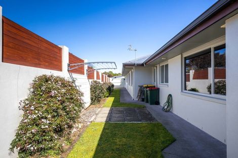 Photo of property in 12 Montrose Place, Highlands Park, New Plymouth, 4312