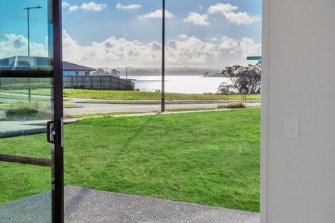 Photo of property in 24 Dame Nganeko Drive, Glenbrook, 2681