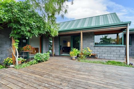 Photo of property in 1/5 Winters Road, Redwood, Christchurch, 8051