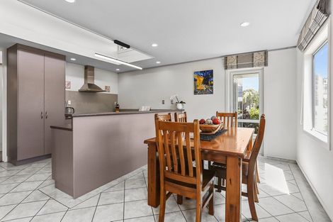 Photo of property in 10 Knightsbridge Drive, Forrest Hill, Auckland, 0620