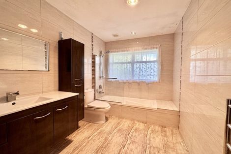 Photo of property in 13 Peter Terrace, Castor Bay, Auckland, 0620