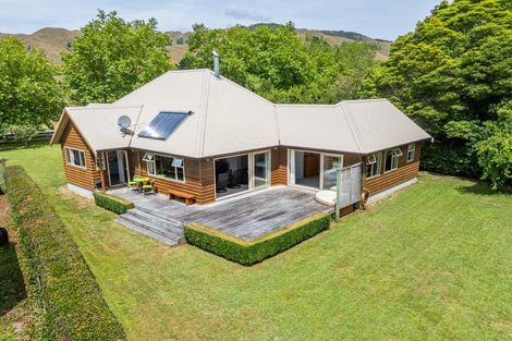 Photo of property in 24 Settlement Road, Te Horo, Otaki, 5582