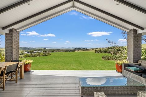 Photo of property in 18 Kaipara Lake Road, South Head, Helensville, 0874