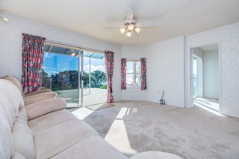 Photo of property in 1420 Whangaparaoa Road, Army Bay, Whangaparaoa, 0930
