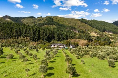 Photo of property in 1276 Coast Road, Wainuiomata Coast, Lower Hutt, 5373