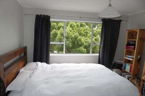 Photo of property in 27b Chetwode Grove, Newlands, Wellington, 6037
