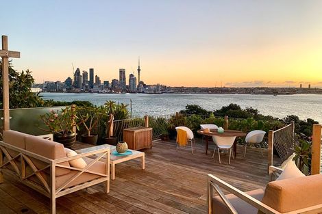 Photo of property in 2/104 Stanley Point Road, Stanley Point, Auckland, 0624