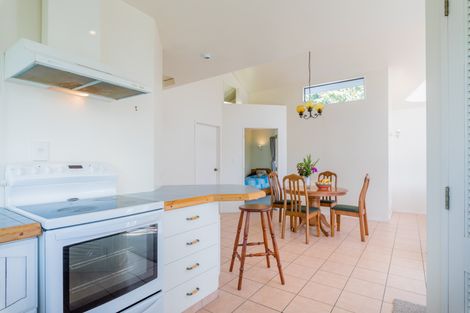 Photo of property in 26 Yeovil Road, Te Atatu Peninsula, Auckland, 0610