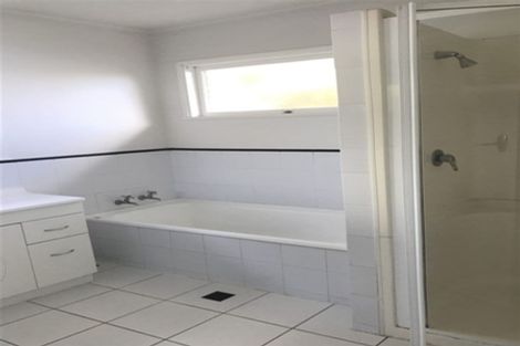 Photo of property in 450 Don Buck Road, Massey, Auckland, 0614