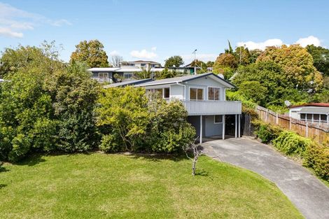 Photo of property in 28 Nor'east Drive, Northcross, Auckland, 0632