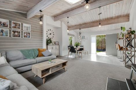 Photo of property in 24a Fairway Avenue, Red Beach, 0932