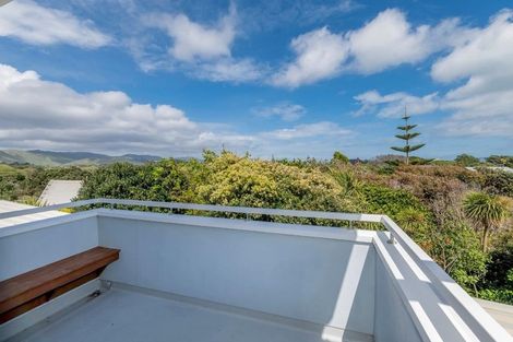Photo of property in 17 Hughes Street, Waikanae Beach, Waikanae, 5036