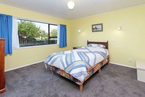 Photo of property in 18 Sheralee Place, Bucklands Beach, Auckland, 2014