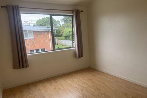 Photo of property in 2/5 Kilham Avenue, Northcote, Auckland, 0627
